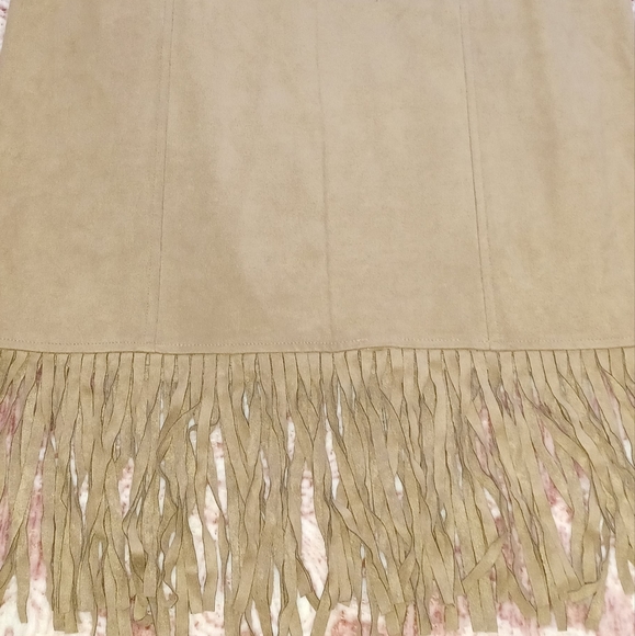 Faux Suede skirt - Picture 2 of 3